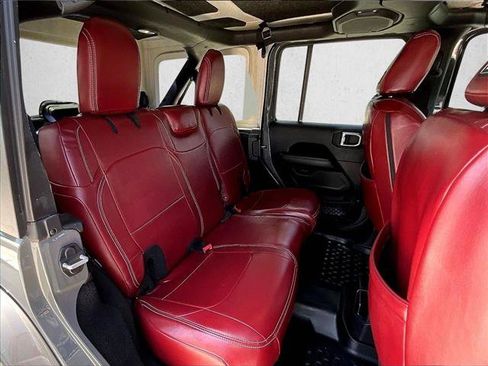 Used 2019 Jeep Wrangler Unlimited Sahara AWD/4WD image 28