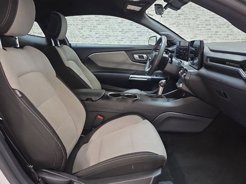 Used 2024 Ford Mustang Coupe image 9