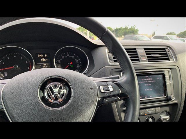 Used 2016 Volkswagen Jetta SE FWD image 9