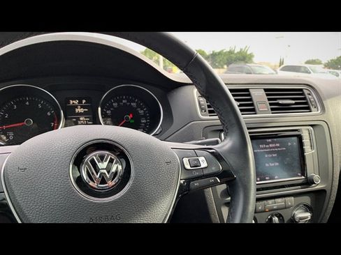 Used 2016 Volkswagen Jetta SE FWD image 9