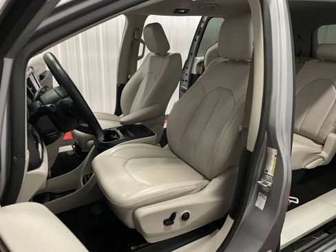 Used 2021 Chrysler Voyager Lxi FWD image 34