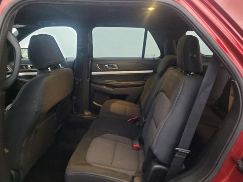 Used 2016 Ford Explorer XLT w/ Equipment Group 201A FWD image 18