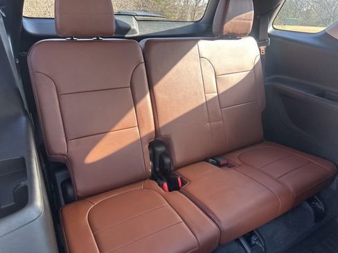 Used 2021 Chevrolet Traverse High Country image 35