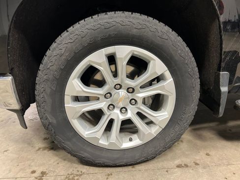 Used 2024 Chevrolet Silverado 1500 LTZ w/ LTZ Convenience Package II image 9