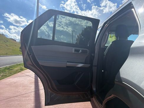 Used 2021 Ford Explorer XLT w/ Equipment Group 202A AWD/4WD image 21