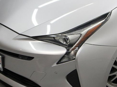 Used 2018 Toyota Prius Two image 2