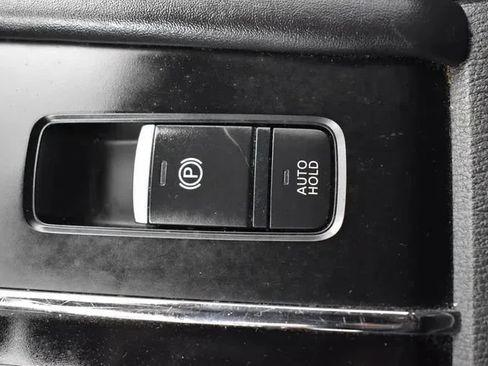 Used 2024 Mitsubishi Outlander FWD image 33