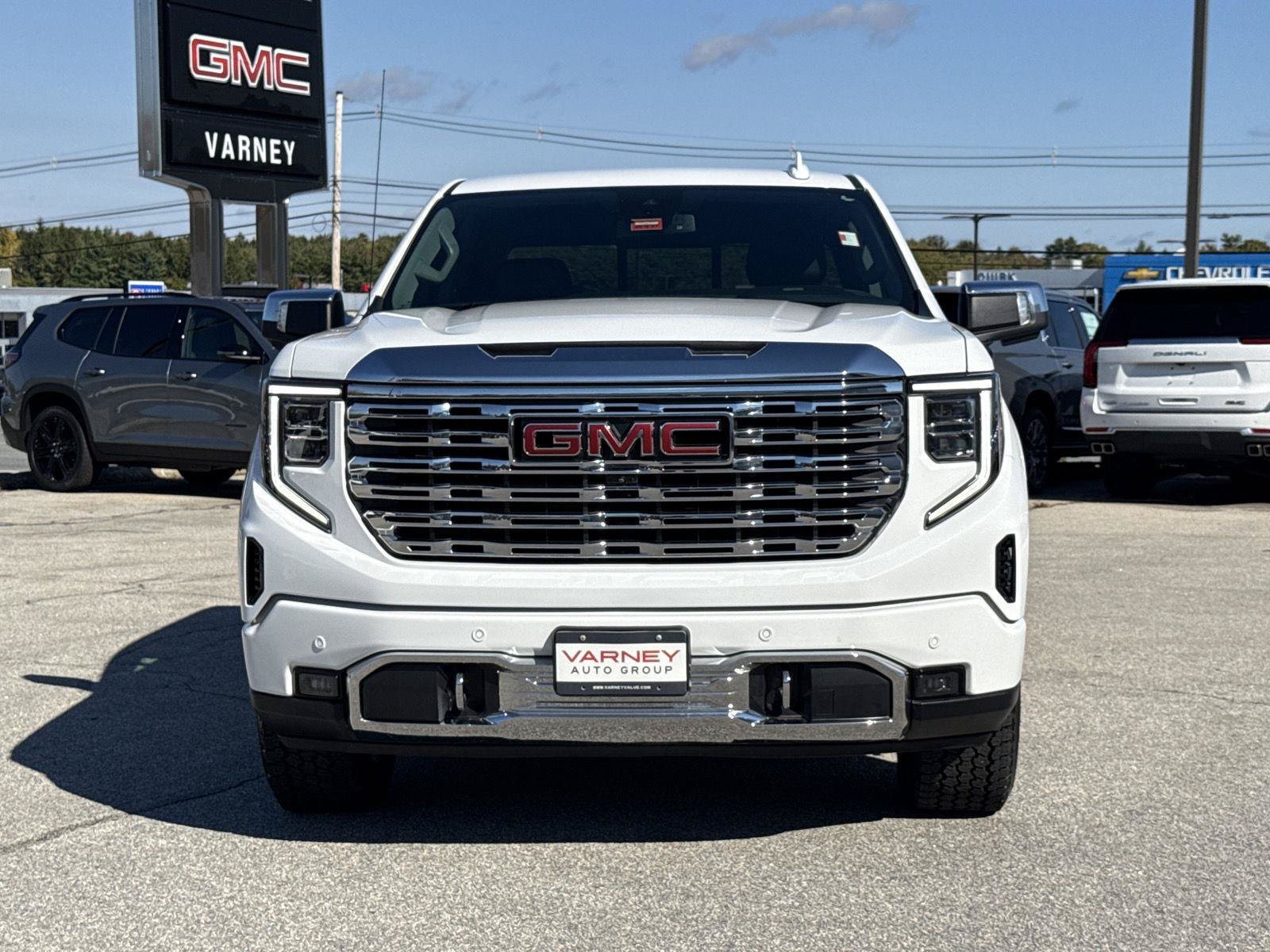 Used 2023 GMC Sierra 1500 Denali AWD/4WD image 2