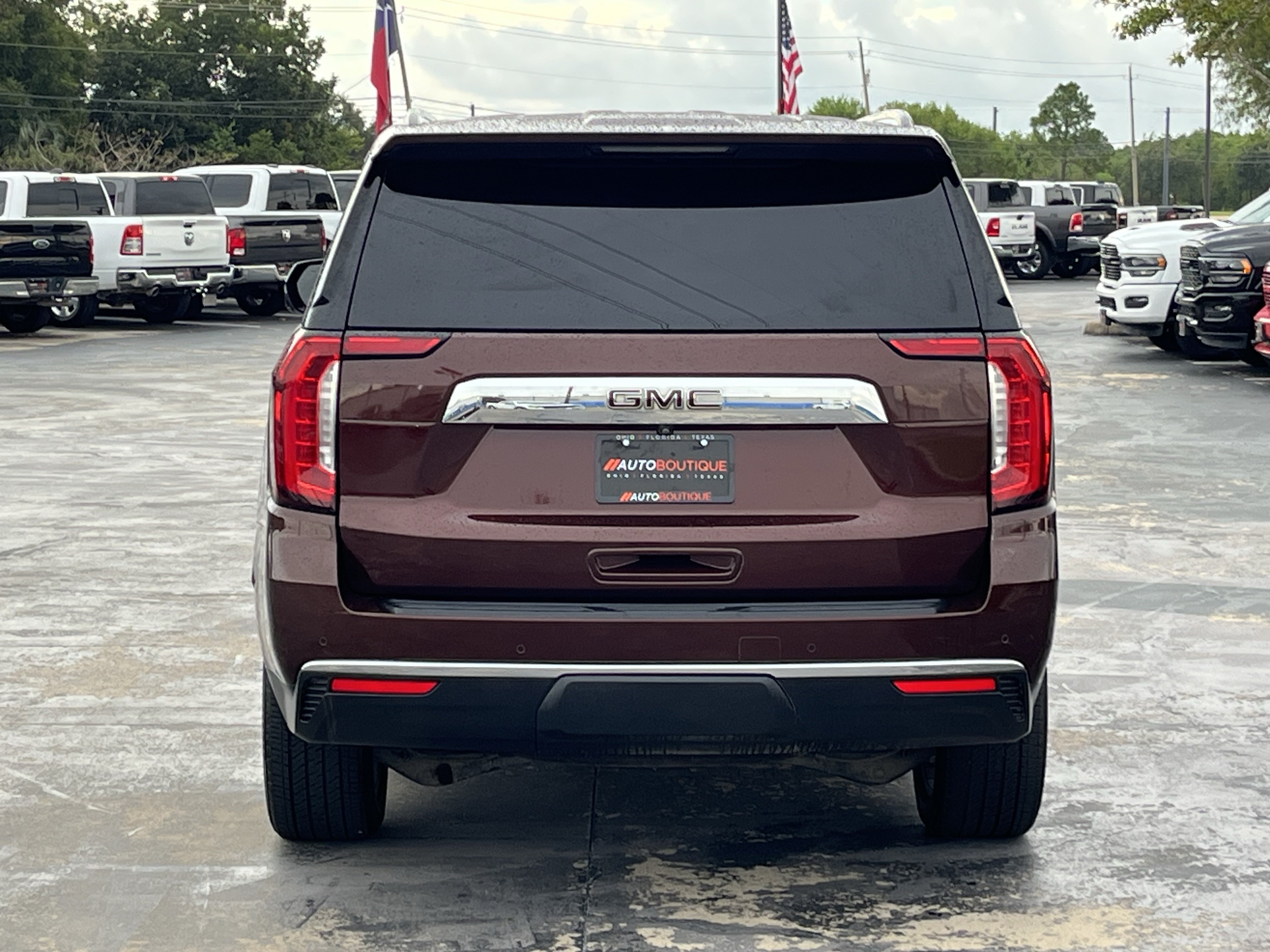 Used 2022 GMC Yukon SLT w/ SLT Premium Package RWD image 10