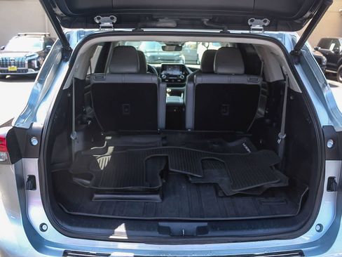 Used 2021 Toyota Highlander XLE AWD/4WD image 38