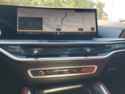 Used 2025 BMW X6 xDrive40i w/ Premium Package image 26