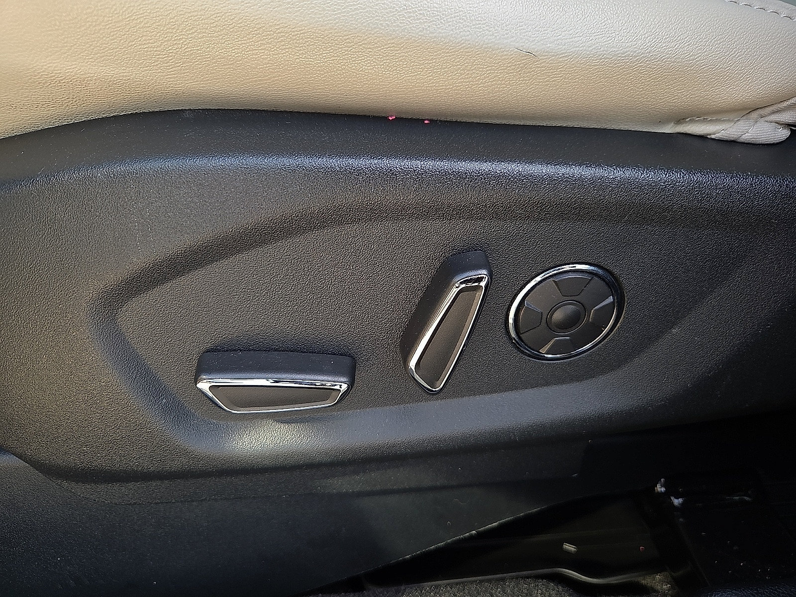 Used 2018 Ford Explorer Platinum AWD/4WD image 16