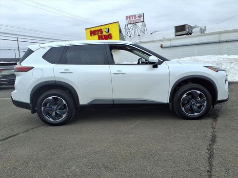 Certified 2025 Nissan Rogue SV image 2