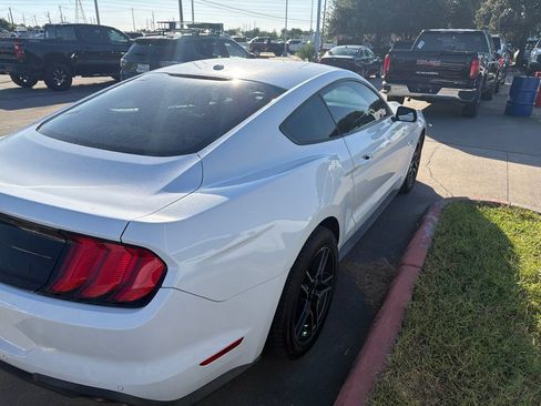 Used 2019 Ford Mustang GT RWD image 4