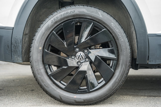 Used 2025 Volkswagen Atlas SE AWD/4WD image 7