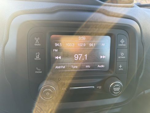 Used 2019 Jeep Renegade Sport image 21