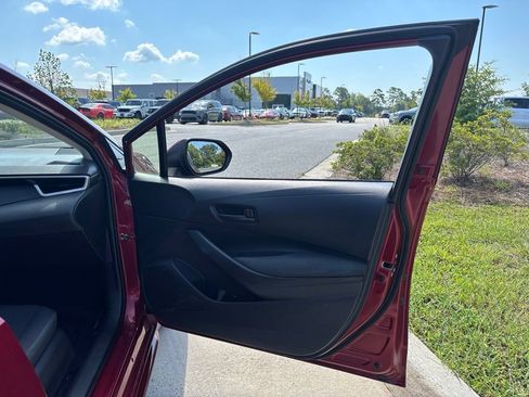 Used 2022 Toyota Corolla LE FWD image 50