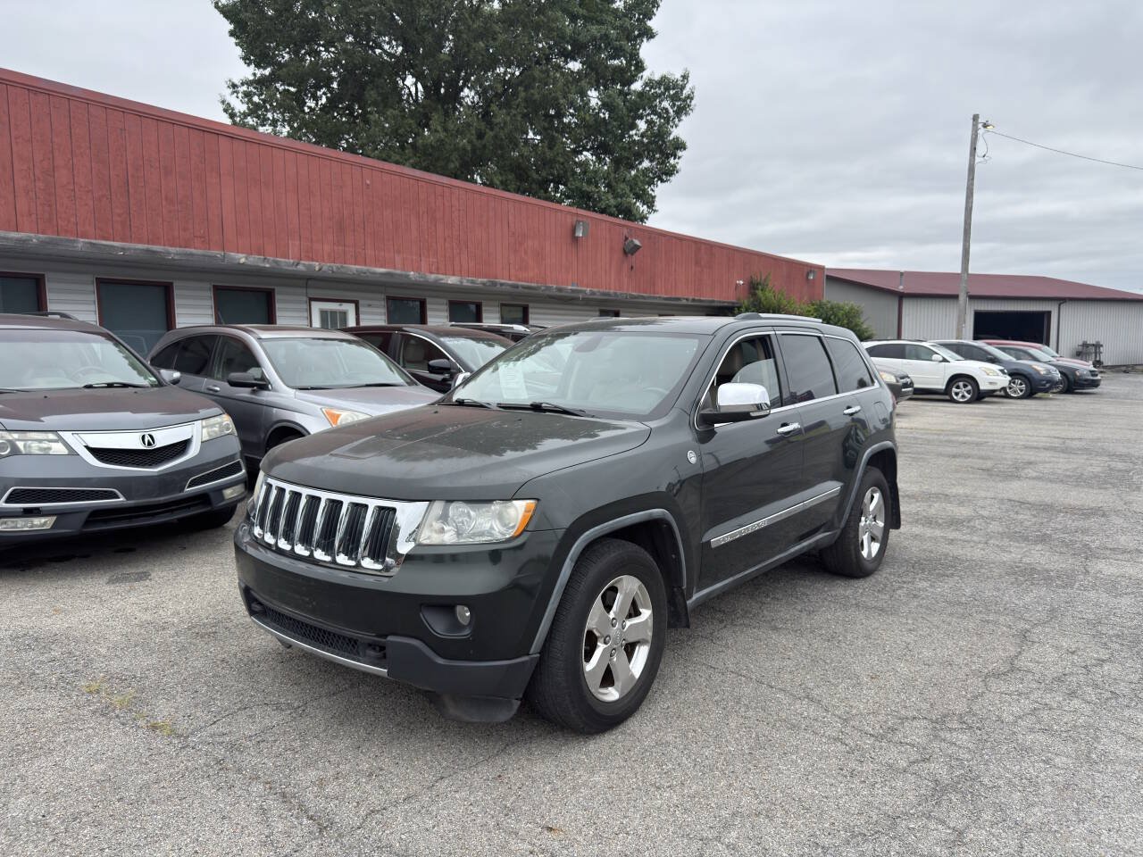 Used 2011 Jeep Grand Cherokee Limited w/ Trailer Tow Group IV AWD/4WD image 2
