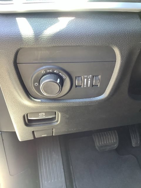 Used 2023 Jeep Grand Cherokee Laredo AWD/4WD image 26
