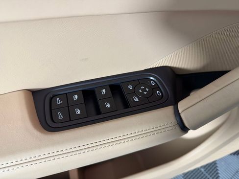 Certified 2025 Porsche Cayenne Coupe image 26