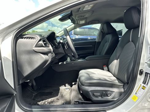 Used 2024 Toyota Camry SE FWD image 2