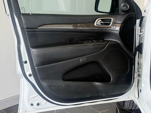 Used 2014 Jeep Grand Cherokee Overland w/ Advanced Technology Group image 7