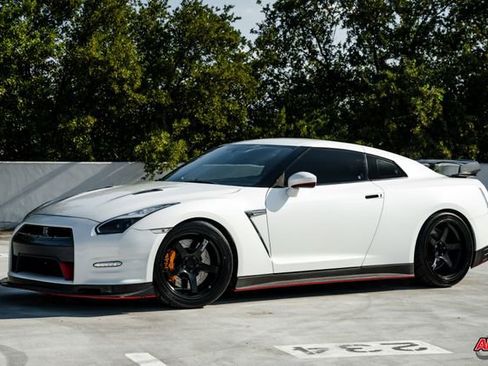 Used 2014 Nissan GT-R Premium image 43