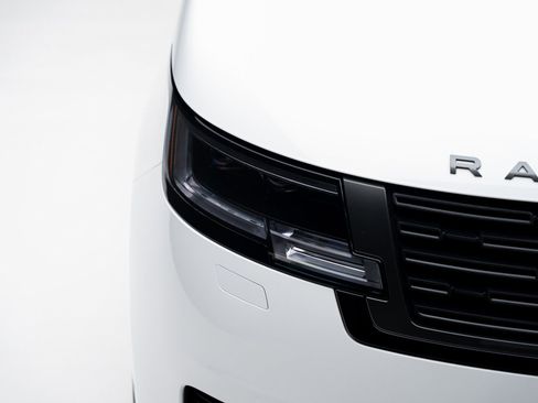 Used 2023 Land Rover Range Rover SE image 12