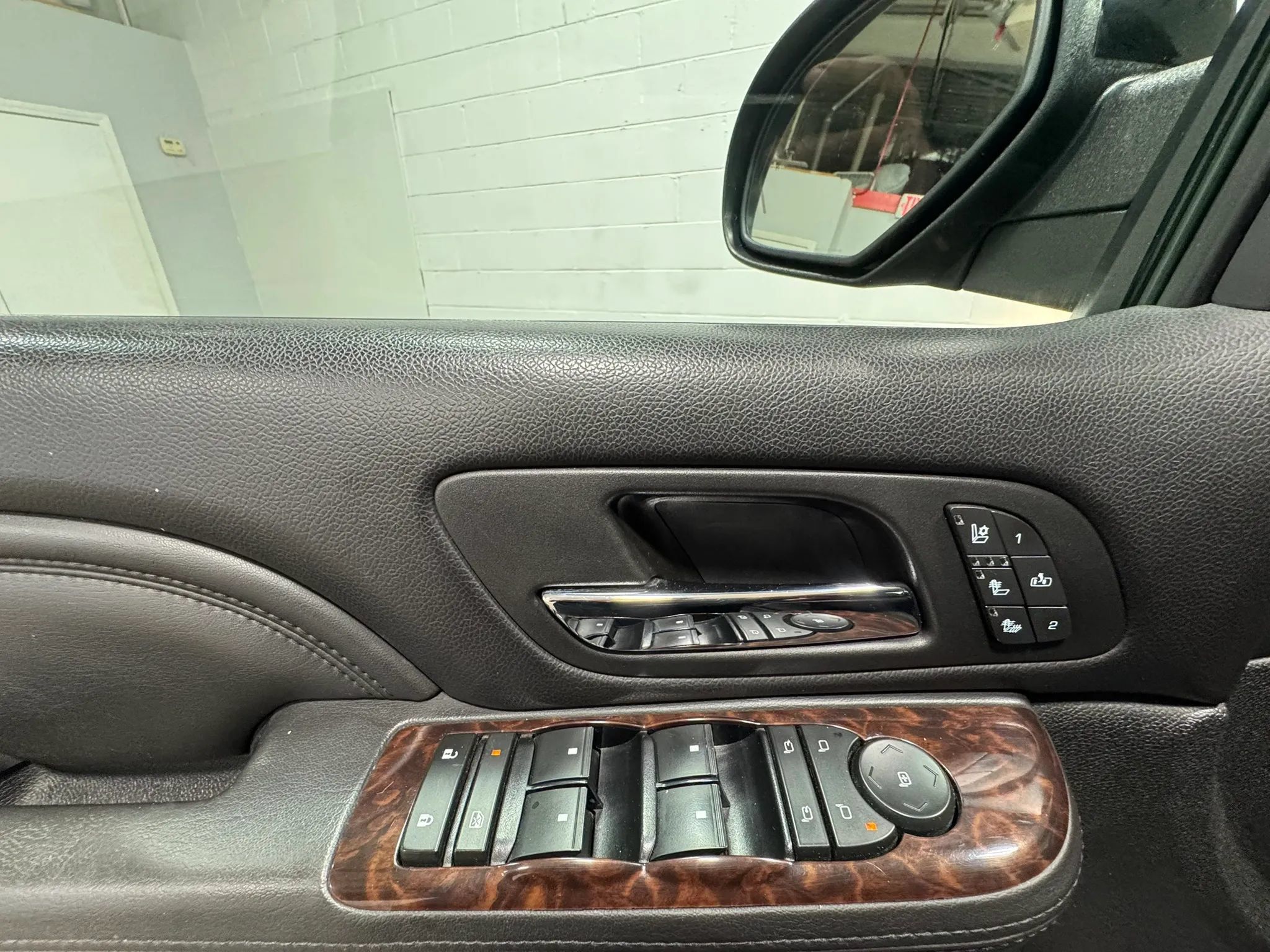 Used 2013 GMC Yukon Denali AWD/4WD image 12