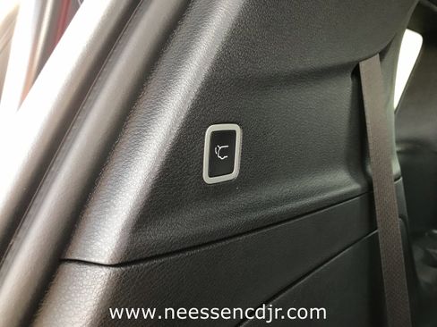 New 2025 Chrysler Pacifica Select w/ Fav Edition Package image 24