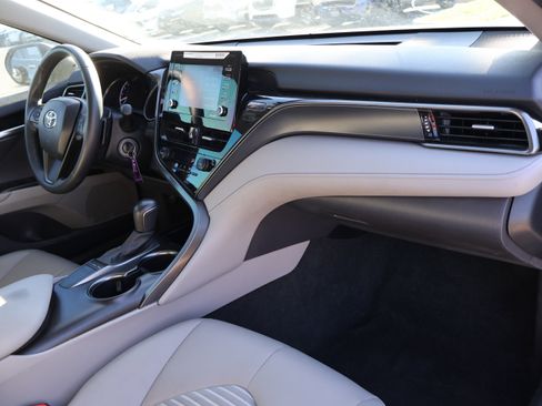 Used 2024 Toyota Camry SE image 10