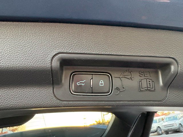 Used 2020 Ford Explorer XLT w/ Equipment Group 202A AWD/4WD image 31