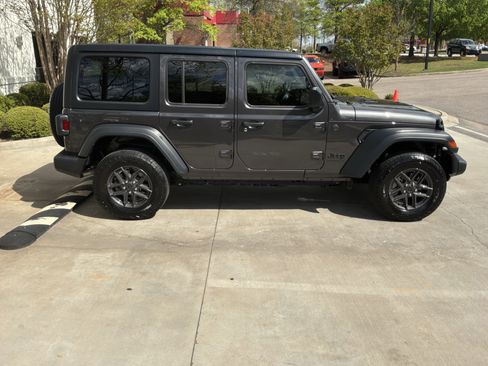 Used 2025 Jeep Wrangler Sport S image 11