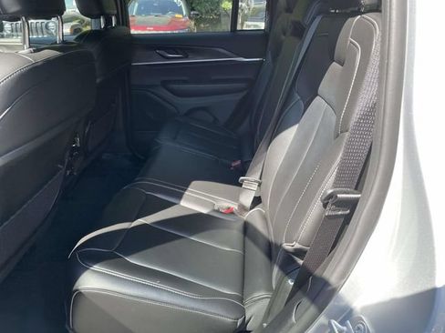 Certified 2025 Jeep Grand Cherokee Limited AWD/4WD image 12