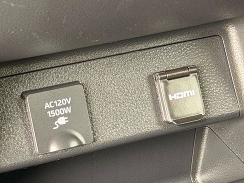 Used 2022 Toyota Sienna Platinum image 23