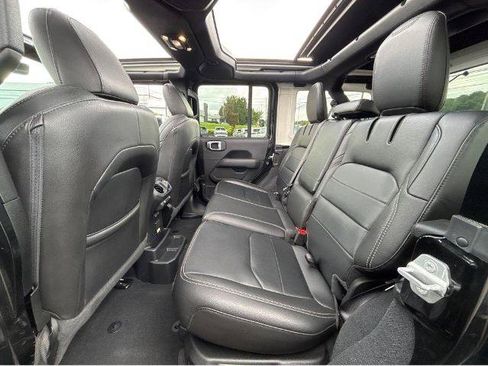 Used 2023 Jeep Wrangler Unlimited Sahara w/ Cold Weather Group AWD/4WD image 18