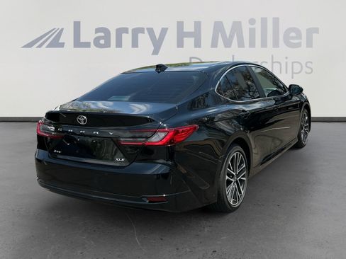 Used 2026 Toyota Camry XLE w/ Premium Plus Package FWD image 5