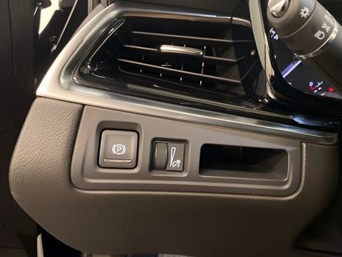 Used 2025 Cadillac XT6 Premium Luxury AWD/4WD image 18