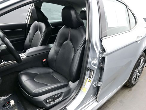 Used 2023 Toyota Camry XLE image 12