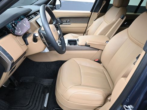 Used 2025 Land Rover Range Rover SE image 5