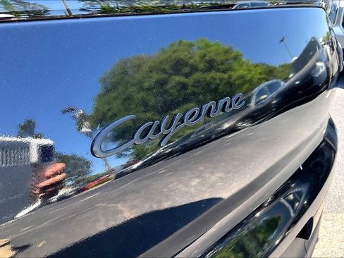 Used 2023 Porsche Cayenne Coupe AWD/4WD image 31