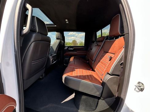 Used 2024 GMC Sierra 2500 Denali Ultimate AWD/4WD image 7