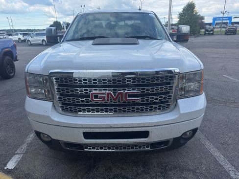 Used 2013 GMC Sierra 2500 Denali w/ Suspension Package, Off-Road AWD/4WD image 2