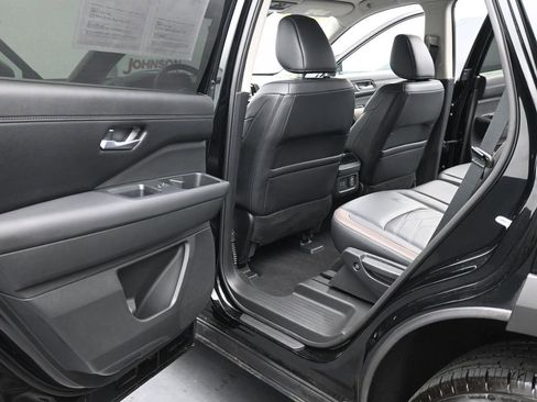 Used 2024 Nissan Pathfinder Platinum w/ Cargo Package image 16