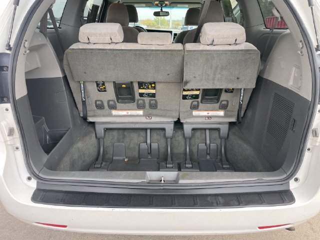 Used 2017 Toyota Sienna LE AWD/4WD image 32