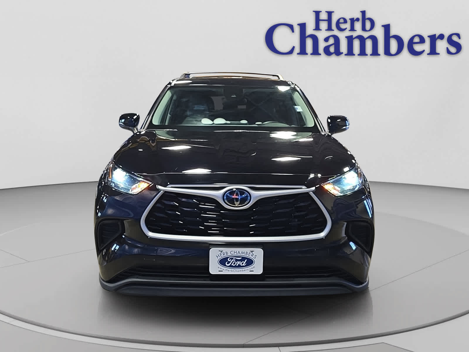Used 2023 Toyota Highlander L AWD/4WD image 2