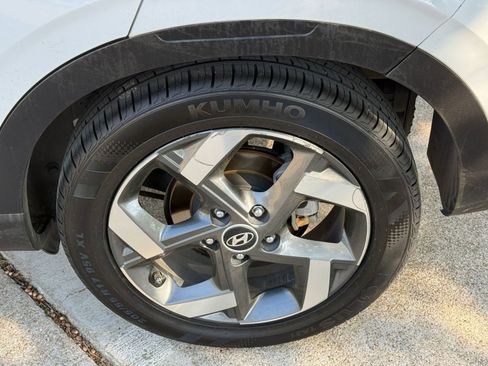 Used 2023 Hyundai Venue SEL image 31