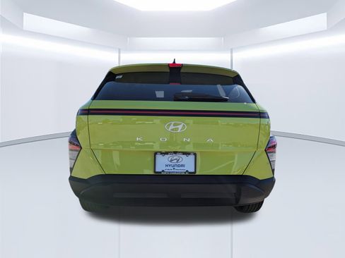 Certified 2025 Hyundai Kona SE image 5