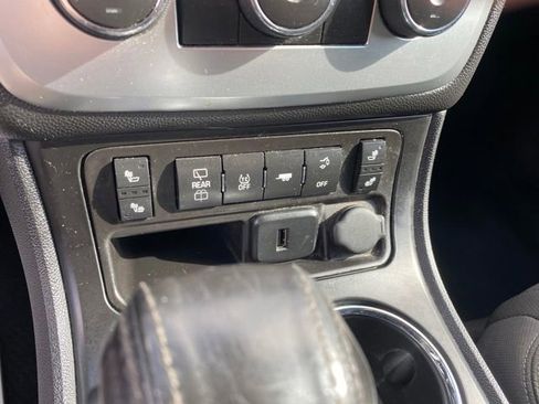 Used 2016 GMC Acadia SLE image 13
