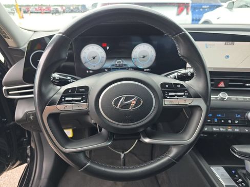 Used 2023 Hyundai Elantra SEL w/ Convenience Package FWD image 4